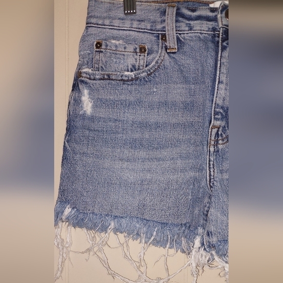 Pistola Distressed Ladies Cut Off  Shorts Size 27 Belt Loops - Picture 4 of 9